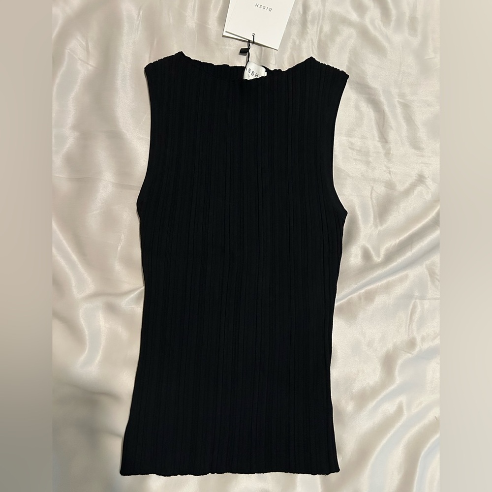 NWT Dissh Top